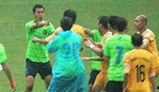 足球比赛打架视频,激情碰撞！足球赛场暴力冲突瞬间回顾